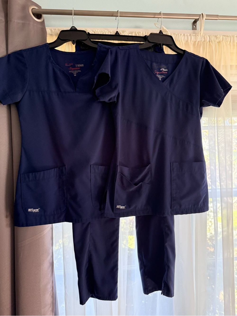 Grey’s Anatomy Women’s V-Neck Scrub Set Bundle- Navy